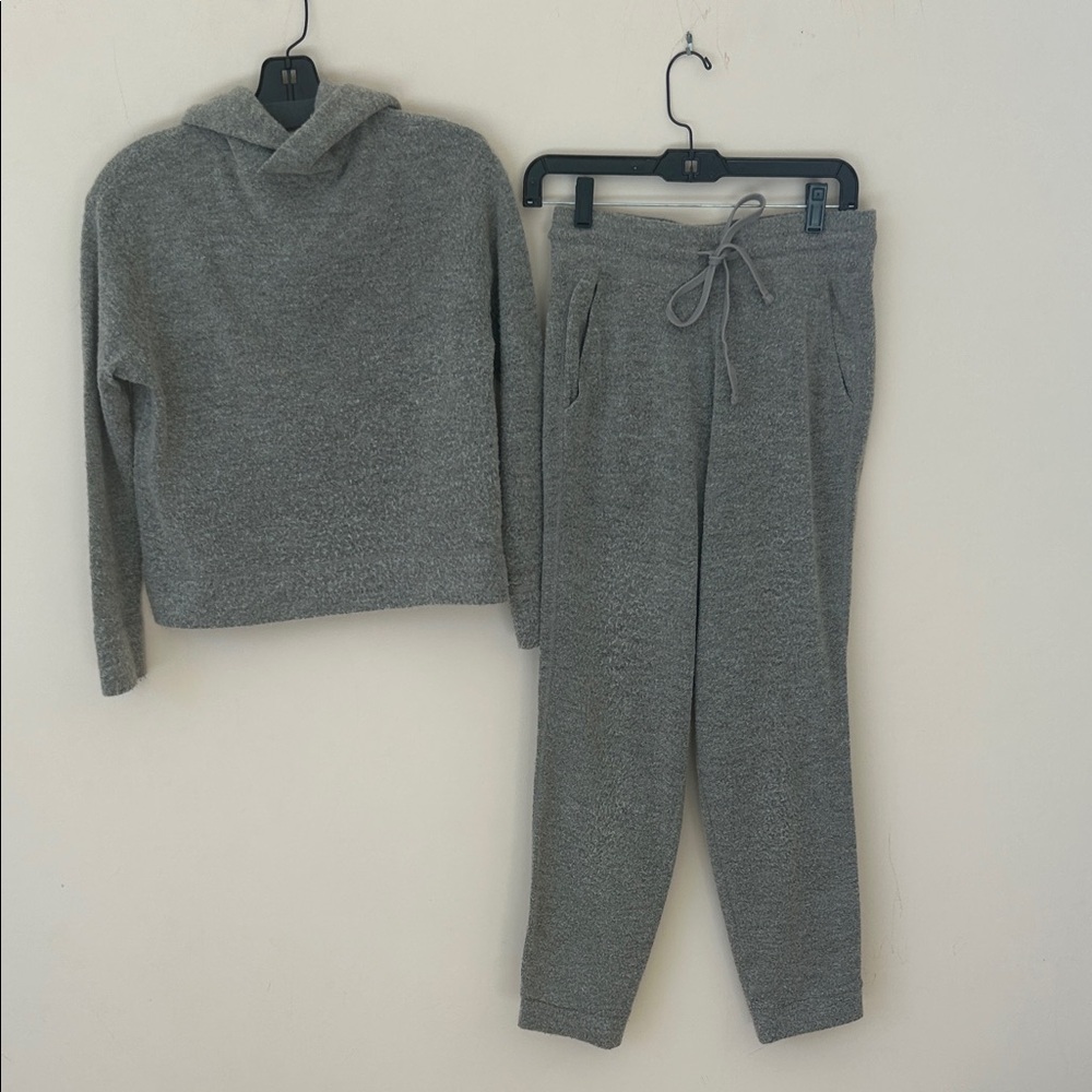 Vince drawstring pants and sweater with hood.